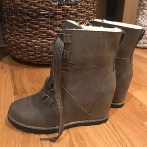 Sorel dupes! 😍 NWT 8.5